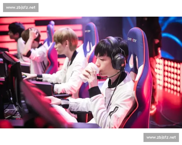 心疼!解说员熬夜备战,只为给粉丝带来最专业的分析 心疼!解说员熬夜备战,只为给粉丝带来最专业的分析